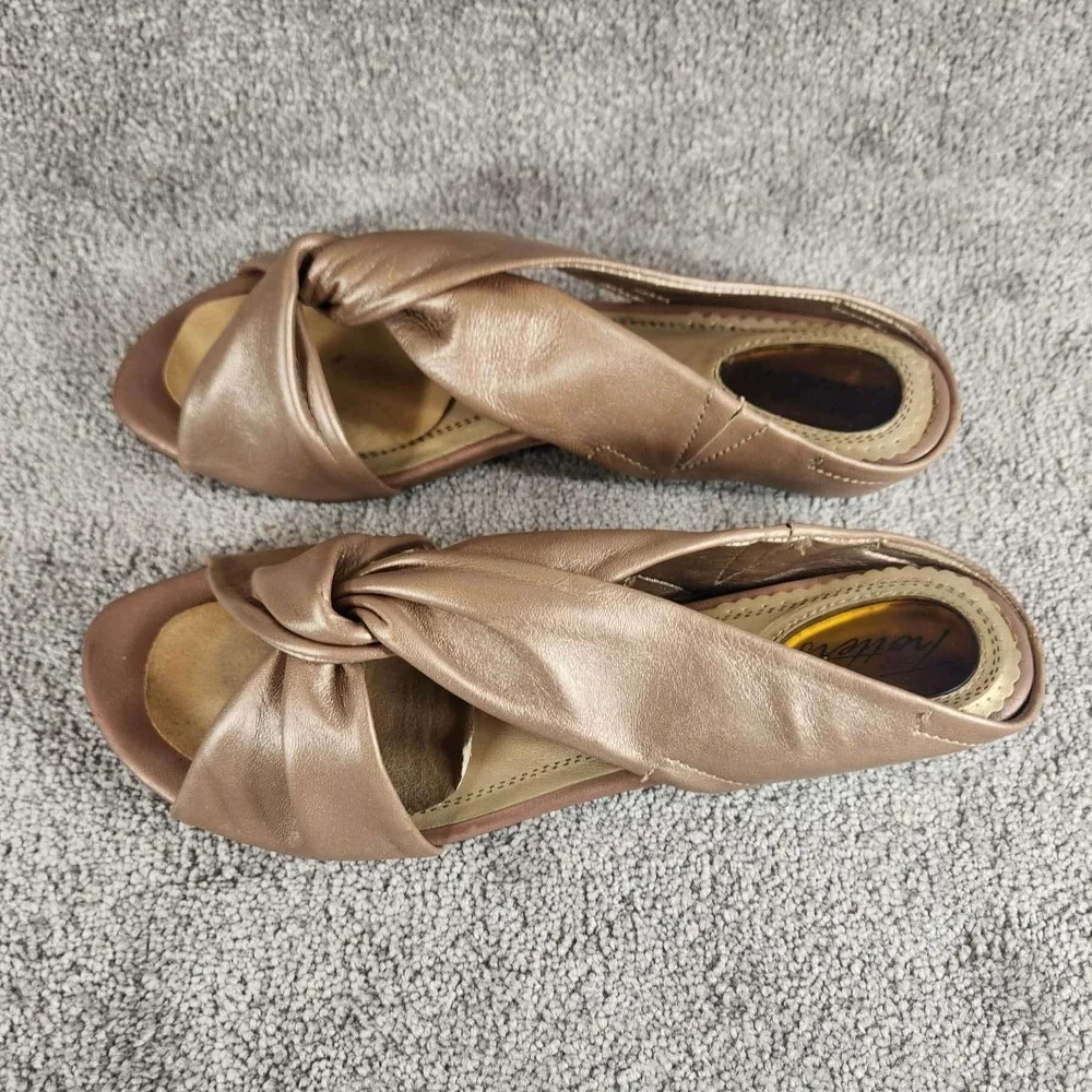 Trotters Cameron Sandals Gold Metallic Twisted Leather Wedge Women‎ Size 8N